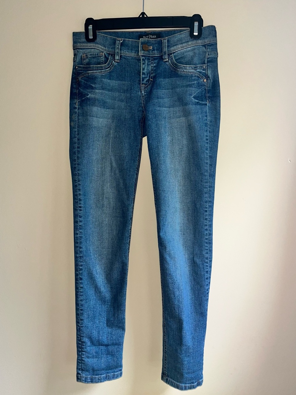 Y2K Low Rise White House Black Market Women's Skinny Jeans in Medium Blue Wash